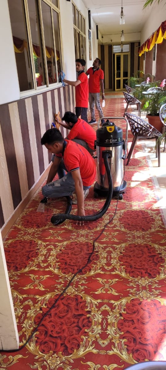 Window & Glass Cleaning